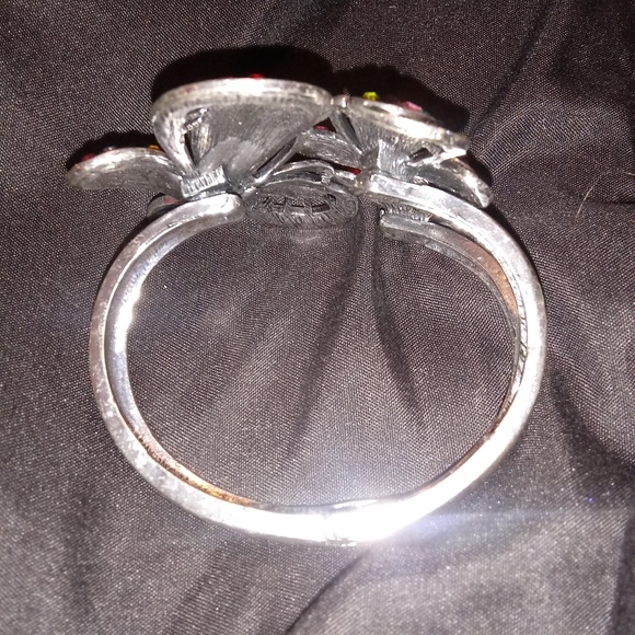 Vintage Butterfly Bracelet - Picture 3 of 5